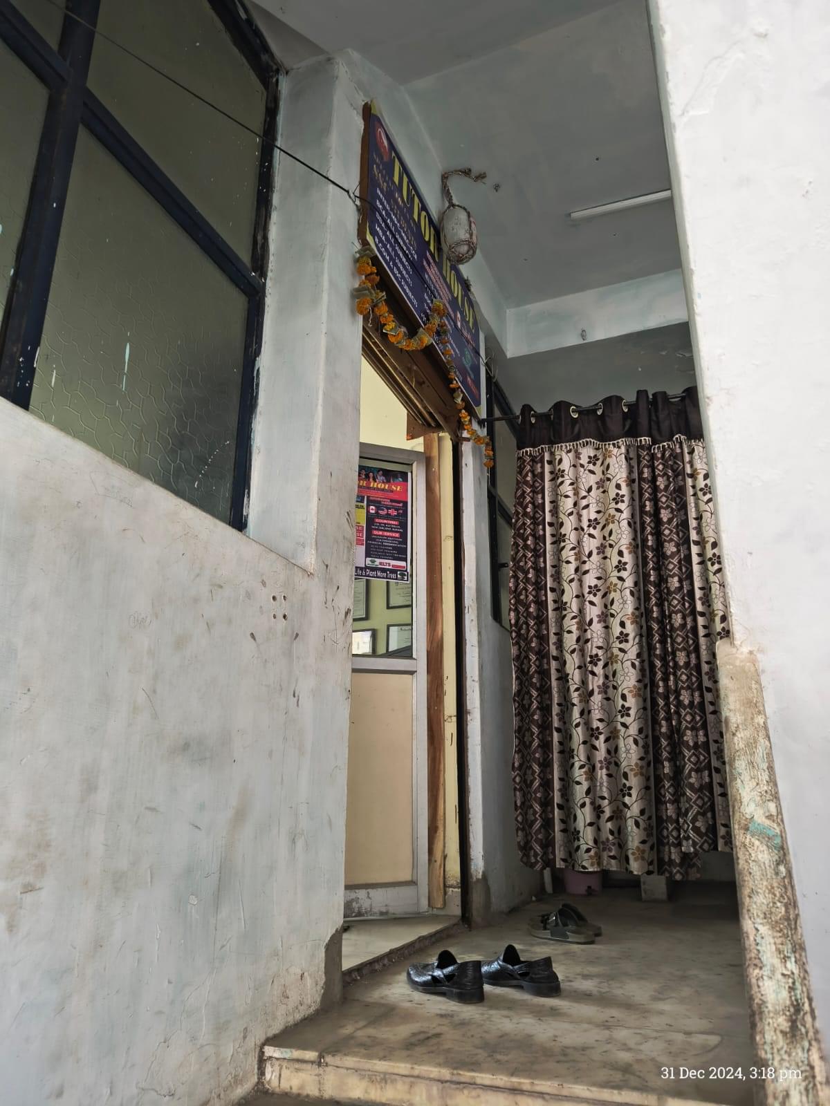 Tutor House Tutor House photo 3